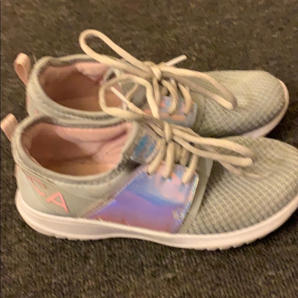 Shoes - Picture 4 of 4